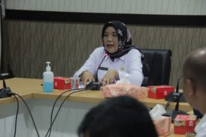 Sekda Kabupaten Purbalingga, Herni Sulasti dalam Rapat Tim Peningkatan Penggunaan Produk Dalam Negeri Purbalingga (P3DN) melalui SK Bupati No 530/221 Tahun 2022, Rabu 29 Juni 2022 Pemkab Purbalingga Mentargetkan Belanja Produk Dalam Negeri Lebih dari Rp 200 Miliar