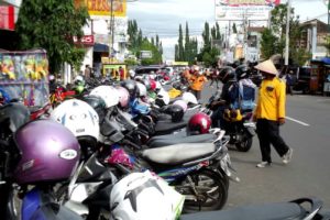 Kehilangan kendaraan di areal parkir resmi tepi jalan umum bakal mendapat ganti rugi 20 persen dari harga pasar.