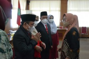 Bupati Purbalingga Dyah Hayuning Pratiwi juga mengambil sumpah jabatan sekaligus melantik jajaran direksi periode 2022-2027. Baryono menjabat Direktur Umum.