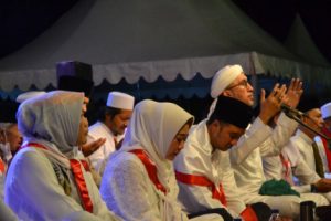 Habib Ali Zainal Abidin Assegaf dari Pekalongan memimpin Purbalingga Bersholawat di Alun-alun Purbalingga, Kamis malam 20 Juni 2022 Habib Ali Zainal Abidin Assegaf dari Pekalongan memimpin Purbalingga Bersholawat di Alun-alun Purbalingga, Kamis malam 20 Juni 2022