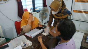 Dinas Kesehatan Purbalingga melalui Puskesmas Purbalingga menyediakan 2.400 stik untuk pemeriksaan kesehatan warga Kelurahan Purbalingga Wetan