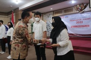 79 Mahasiswa Baru Universitas 17 Agustus 1945 Semarang Terima KIP 79 Mahasiswa Baru Universitas 17 Agustus 1945 Semarang Terima KIP