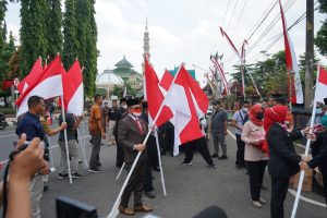 16.964 Bendera Merah Putih Dibagikan Bupati Purbalingga