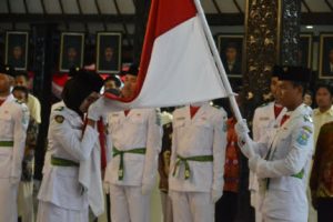 Bupati Tiwi Mengukuhkan Paskibra Purbalingga Bupati Tiwi Mengukuhkan Paskibra Purbalingga