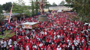 Masyarakat Purbalingga Jalan Sehat dan Senam Bersama Bupati