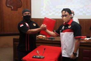 Ketua ISSI Jateng Kurniawan Muhammad dan R Budi Setiawan, usai pelantikan Ketua ISSI Purbalingga periode 2022-2026 di Graha Adiguna Operation Room Pendapa Dipokusumo Pemkab Purbalingga, Sabtu 30 Juli 2022. Ketua ISSI Jateng Kurniawan Muhammad dan R Budi Setiawan, usai pelantikan Ketua ISSI Purbalingga periode 2022-2026 di Graha Adiguna Operation Room Pendapa Dipokusumo Pemkab Purbalingga, Sabtu 30 Juli 2022.