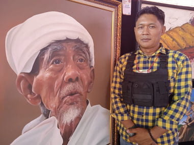 Mengagumi Ketokohan Almarhum Mbah Moen, Ini yang Dilakukan Suranto Pelukis Wongso Art Purbalingga