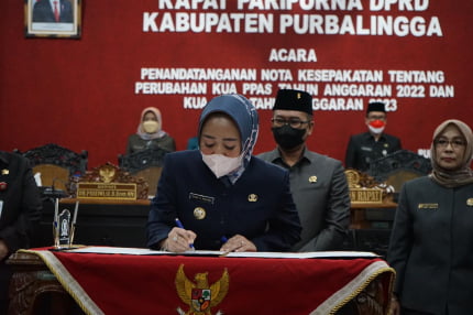 Pemkab Purbalingga dan DPRD Kabupaten Purbalingga baru saja menandatangani nota kesepakatan bersama tentang Perubahan KUA-PPAS Tahun 2022 dan KUA-PPAS Tahun 2023