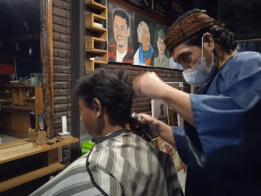 Sugeng Riyadi Padukan Konsep Barbers Geleri Lukisan dan Coffee Shop