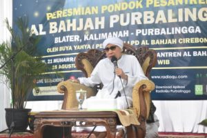 pengasuh LPD Al Bahjah Pusat Cirebon, Buya Yahya