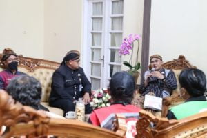 Wagub Jateng Taj Yasin Terima Driver OJOL