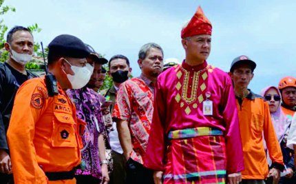 Gubernur Ganjar Pranowo Tinjau Longsor di Desa Bantar Banjarnegara