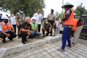 Gubernur Ganjar Targetkan Akhir Tahun 2022 95 Persen Kondisi Jalan di Jateng Mulus Gubernur Ganjar Targetkan Akhir Tahun 2022 95 Persen Kondisi Jalan di Jateng Mulus