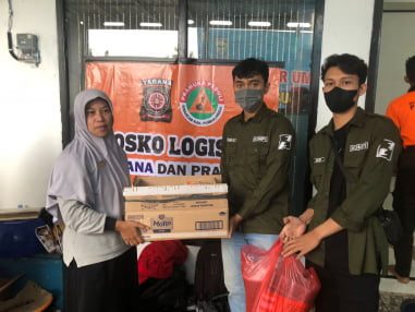 KOMPI Salurkan Bantuan untuk Pengungsi Tanah Longsor di Karangreja Purbalingga