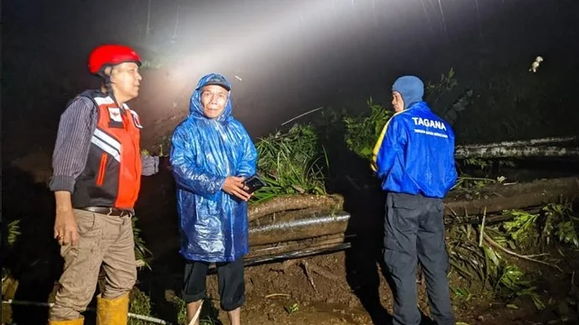 bencana alam yang terjadi masing-masing tanah longsor dan tanah bergerak di Desa Siwarak dan Desa Gondang Kecamatan Karangreja dan kawasan wisata Bendina Hills Desa Karangreja Kecamatan Karangreja.