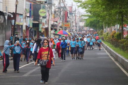 Ribuan Santri Kabupaten Purbalingga Ikut Jalan Sehat dan Senam Hari Santri Nasional