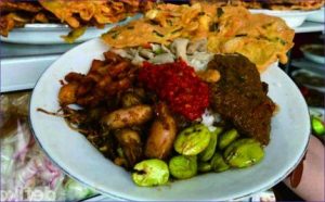 Warteg tidak hanya menjajahkan satu, dua makanan, tapi bisa sampai 50 jenis lauk yang bisa ditemui di warteg. Warteg tidak hanya menjajahkan satu, dua makanan, tapi bisa sampai 50 jenis lauk yang bisa ditemui di warteg.