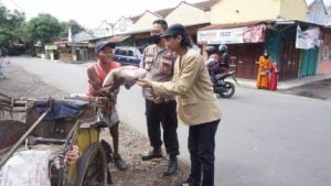 Polres Purbalingga Gandeng Mahasiswa Unperba dan Unsoed Salurkan Bantuan Sosial Polres Purbalingga Gandeng Mahasiswa Unperba dan Unsoed Salurkan Bantuan Sosial
