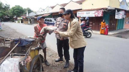 Polres Purbalingga Gandeng Mahasiswa Unperba dan Unsoed Salurkan Bantuan Sosial