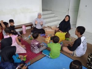 Pramuka Peduli Kwarcab Purbalingga Beri Trauma Preventing untuk Anak Pengungsi Tanah Longsor Desa Siwarak