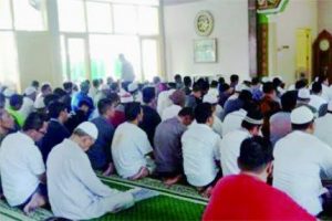 Hari Jumat, muslim laki-laki wajib untuk melaksanakan Salat Jumat