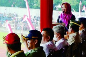 Bupati Purbalingga Dyah Hayuning Pratiwi saat memberikan sambutan dalam Peringatan Hari Ulang Tahun (HUT) ke-63 tahun 2022 Penerbangan TNI Angkatan Darat (Penerbad) di GOR Goentoer Darjono Purbalingga, Minggu 13 November 2022.