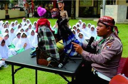 Dalang Polisi dan Wayang Lalu Lintas Polres Purbalingga