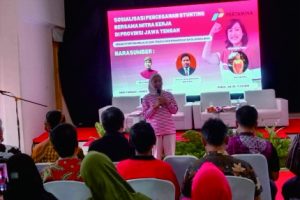 Bupati Purbalingga Dyah Hayuning Pratiwi (Tiwi) saat menyampaikan sambutan pada acara sosialisasi pencegahan stunting di aula Balai Desa Banjarkerta Kecamatan Karanganyar, Kamis 29 Desember 2022 Bupati Purbalingga Dyah Hayuning Pratiwi (Tiwi) saat menyampaikan sambutan pada acara sosialisasi pencegahan stunting di aula Balai Desa Banjarkerta Kecamatan Karanganyar, Kamis 29 Desember 2022