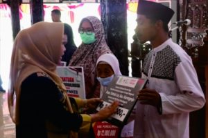 Penyerahan bantuan secara simbolis oleh Bupati Purbalingga, Dyah Hayuning Pratiwi, Pendopo Dipokusumo Purbalingga, Selasa 27 Desember 2022. Penyerahan bantuan secara simbolis oleh Bupati Purbalingga, Dyah Hayuning Pratiwi, Pendopo Dipokusumo Purbalingga, Selasa 27 Desember 2022.
