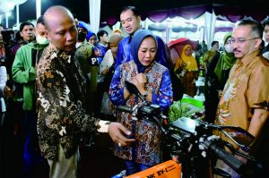 Motor Bralink EV-1 (Electric Vehicle One) buatan pengrajin dari Industri Kecil Menengah (IKM) Logam dan siswa SMK YPT 1 Purbalingga resmi meluncur Motor Bralink EV-1 (Electric Vehicle One) buatan pengrajin dari Industri Kecil Menengah (IKM) Logam dan siswa SMK YPT 1 Purbalingga resmi meluncur