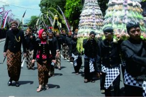 Pahargyan Agung dan Kirab Pusaka Manggala Praja di Alun-alun Purbalingga Pahargyan Agung dan Kirab Pusaka Manggala Praja di Alun-alun Purbalingga