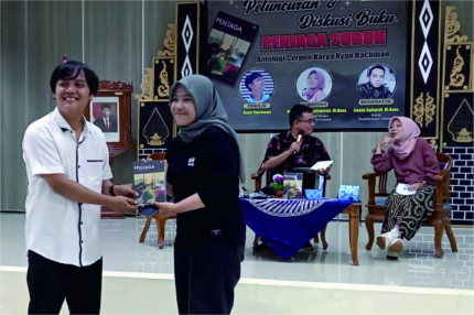 Ryan Rachman, penulis senior dari Kabupaten Purbalingga meluncurkan Buku antologi cerpen karya berjudul "Penjaga Subuh"