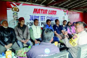 Kapolres Purbalingga AKBP Era Johny Kurniawan menginisasi Jumat Curhat, di Kecamatan Karangreja, Kabupaten Purbalingga, Jumat 30 Desember 2022 pagi. Kapolres Purbalingga AKBP Era Johny Kurniawan menginisasi Jumat Curhat, di Kecamatan Karangreja, Kabupaten Purbalingga, Jumat 30 Desember 2022 pagi.