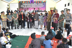 Bupati Purbalingga Dyah Hayuning Pratiwi bersama unsur Forkopimda mengunjungi 14 gereja di Kabupaten Purbalingga, Jumat 23 Desember 2022. Bupati Purbalingga Dyah Hayuning Pratiwi bersama unsur Forkopimda mengunjungi 14 gereja di Kabupaten Purbalingga, Jumat 23 Desember 2022.