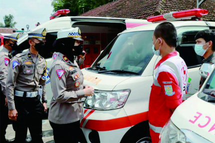 Satlantas Polres Purbalingga menggelar apel Satgas Quick Response dalam rangka penanganan kegawatdaruratan lalu lintas, di komplek Satlantas Polres Purbalingga, Kamis 15 Desember 2022.