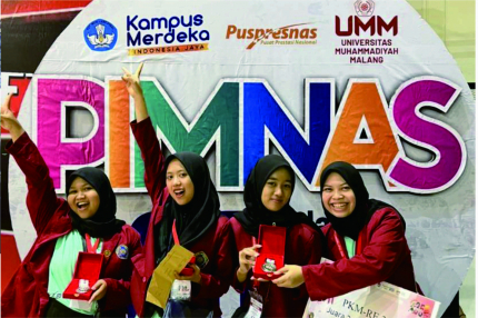 Mahasiswa Universitas Muhammadiyah Malang (UMM) membuat penelitian terkait mengubah tanaman anggrek menjadi pangan. Penelitian ini membuat mereka berhasil menyabet juara dua poster di kategori PKM-RE (Riset Eksakta) pada Pekan Ilmiah Mahasiswa Nasional Ke-35 pada awal Desember 2022.