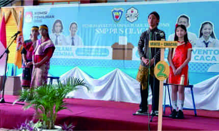 Kedua Paslon saat menyampaikan visi misi di acara debat terbuka pemilihan Ketua dan Wakil Ketua OSIS SMP Pius Cilacap, Jumat 27 Januari 2023.