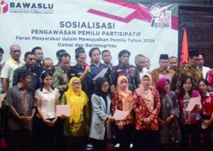 Pembacaan pernyataan kesepakatan bersama mewujudkan Pemilu tahun 2024 yang damai dan berintegritas usai Sosialisasi Pengawasan Pemilu Partisipatif di Gedung Pertemuan Andrawina Owabong, Purbalingga, Sabtu 18 Maret 2023 Pembacaan pernyataan kesepakatan bersama mewujudkan Pemilu tahun 2024 yang damai dan berintegritas usai Sosialisasi Pengawasan Pemilu Partisipatif di Gedung Pertemuan Andrawina Owabong, Purbalingga, Sabtu 18 Maret 2023
