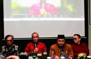 Ketua KPU Hasyim Asy'ari, saat menggelar Konferensi Pers pasca putusan PN Jakarta Pusat yang diajukan Partai Rakyat Adil Makmur (Prima), secara luring daring dari Bali. Foto:  KPU RI