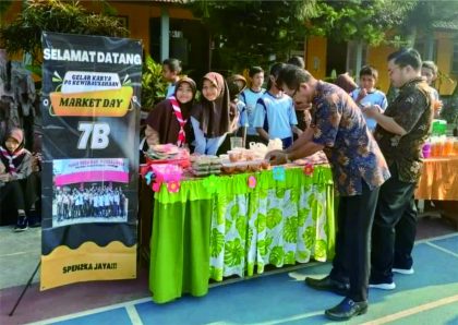 Market Day sebagai implementasi Projek Penguatan Profil Pelajar Pancasila (P5) Kurikulum Merdeka di SMP Negeri 2 Kalimanah, Jumat 10 Meret 2023 hingga Sabtu 11 Maret 2023.