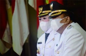 Bupati Dyah Hayuning Pratiwi (Tiwi) dan Wakil Bupati Sudono (Dono) usai pelantikan untuk masa jabatan tahun 2012-2024 Bupati Dyah Hayuning Pratiwi (Tiwi) dan Wakil Bupati Sudono (Dono) usai pelantikan untuk masa jabatan tahun 2012-2024