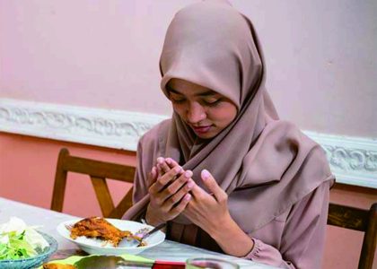 Takjil, selain mempunyai arti menyegerakan untuk berbuka puasa. Ternyata, takjil juga memiliki berbagai manfaat yang luar biasa.