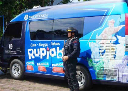 BI Purwokerto bekerjasama dengan BNI,  BWS, dan Bank Jateng melayani penukaran uang rupiah melalui kas keliling di Taman Kota Usman Janatin, Kamis 30 Maret 2023