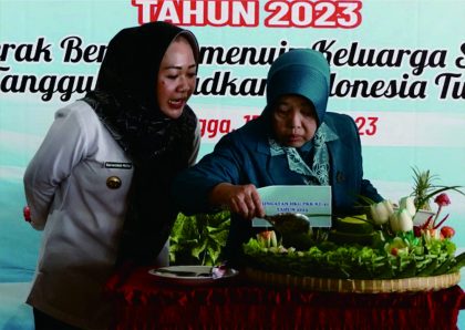 Bupati Purbalingga Dyah Hayuning Pratiwi (Tiwi) pada acara peringatan Hari Kesatuan Gerak (HKG) PKK di pendopo Dipokusumo, Rabu 15 Maret 2023.