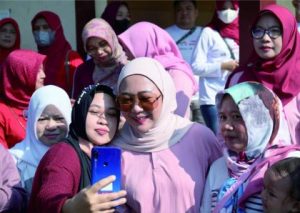 Bupati Purbalingga Dyah Hayuning Pratiwi (Tiwi) hadir dalam puncak acara HUT) ke-42 SMP Negeri 1 Kaligondang