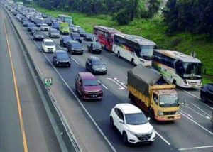 PT Jasa Marga (Persero) memprediksi puncak arus balik lebaran tahun ini akan terjadi Senin 24 April 2023 dan Selasa 25 April 2023. PT Jasa Marga (Persero) memprediksi puncak arus balik lebaran tahun ini akan terjadi Senin 24 April 2023 dan Selasa 25 April 2023.