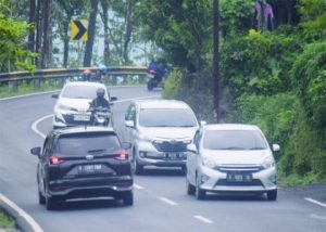Kendaraan pemudik yang akan balik ke Jakarta mulai melintas di jalur Purbalingga menuju arah Pemalang sejak Selasa 25 April 2023. Kendaraan pemudik yang akan balik ke Jakarta mulai melintas di jalur Purbalingga menuju arah Pemalang sejak Selasa 25 April 2023.