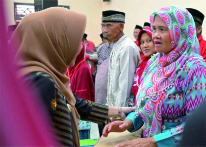 Bupati Purbalingga Dyah Hayuning Pratiwi (Tiwi) saat Amaliyah Ramadan Ashar Keliling di Masjid Jami' Al Ikhlas Desa Kalialang, Kecamatan Kemangkon, Kamis 6 April 2023.