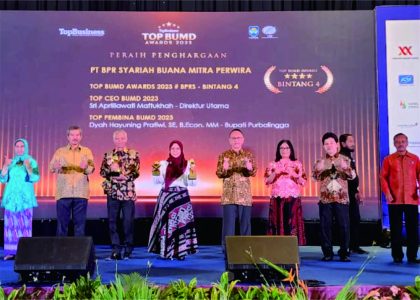 Asisten Ekonomi dan Pembangunan Agus Winarno yang hadir mewakili bupati pada penerimaan award di Hotel Raffles Kuningan, Jakarta, Rabu 5 April 2023.