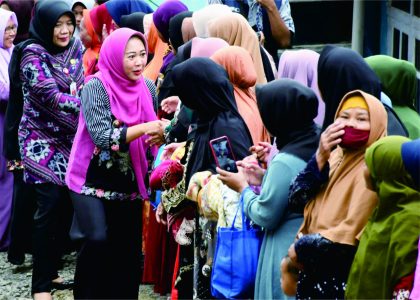 Bupati Tiwi dalam acara Amaliyah Ramadan Ashar Keliling di Masjid Baitussalam, Desa Jingkang, Kecamatan Karangjambu, Selasa 4 April 2023